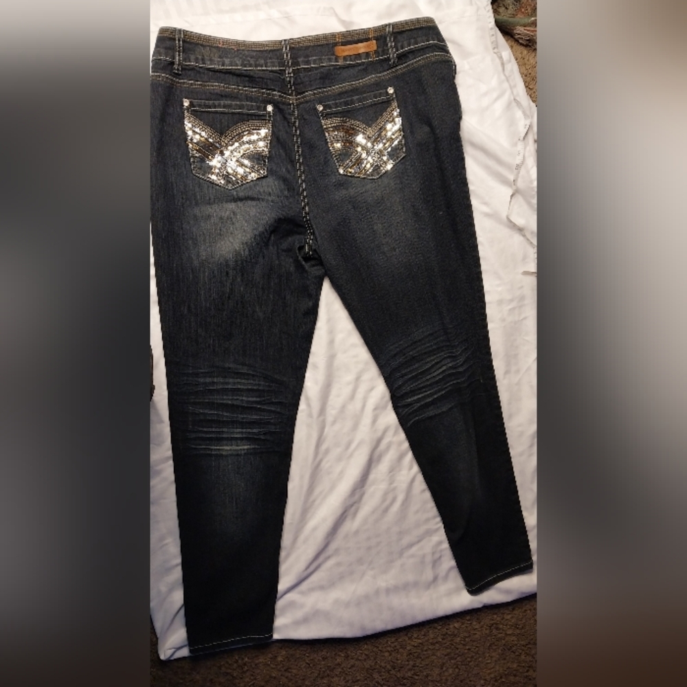 Almost Famous Distressed Skinny Jeans Women's 16 Sequin Back Pockets - Picture 2 of 7
